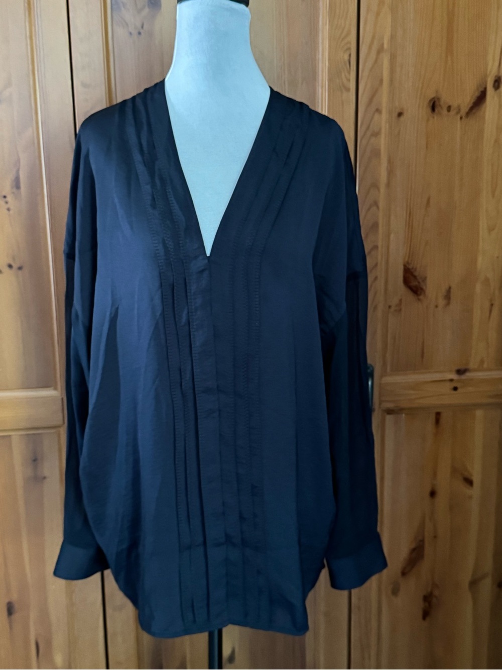 Vince Navy Blue V-neck Tunic Blouse for Women Sheer Sleeves Size 12
